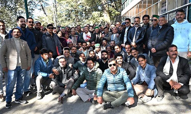 Himachal : Delegation from Nawar area calls on Education Minister