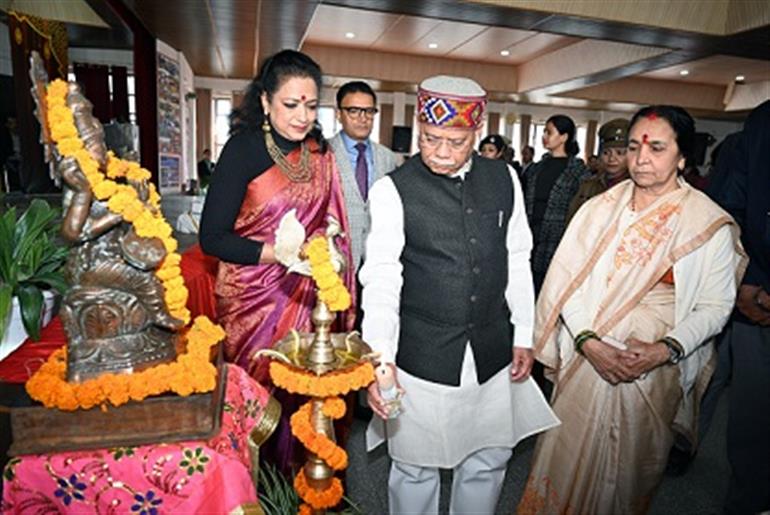 Governor Calls for Balanced Modernization