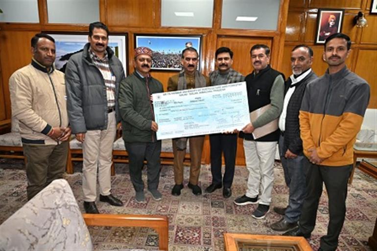Nauni Horticulture University Staff and teachers donate one day salary towards CM relief Fund