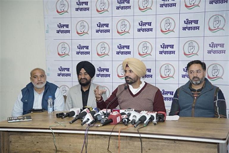 Warring blasts Zila Parishad, Block Samiti myths spread by AAP, SAD