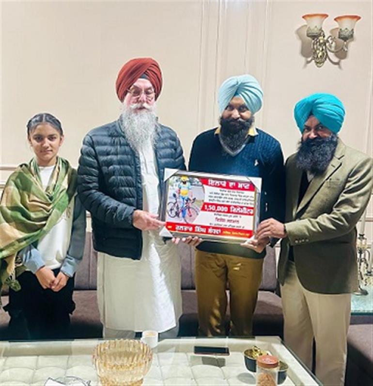 Speaker congratulates Gurpreet Singh Kamon for completing 1,50,000 KM by cycling