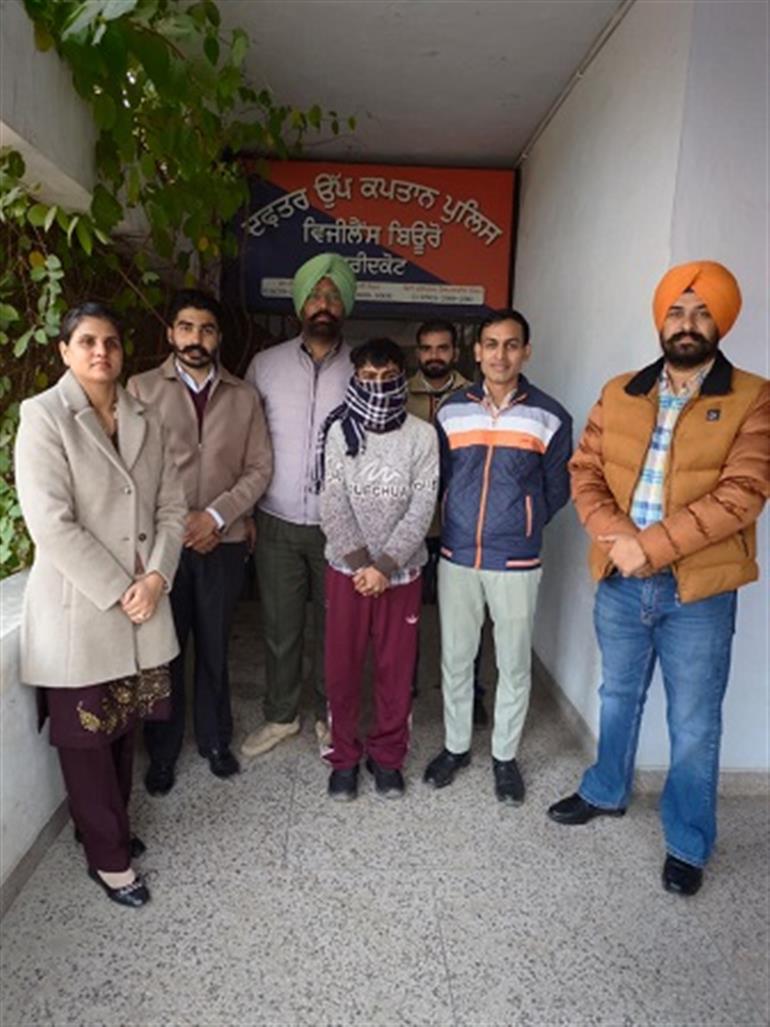 Vigilance Bureau nabs private person red handed accepting bribe of Rs 1500/-