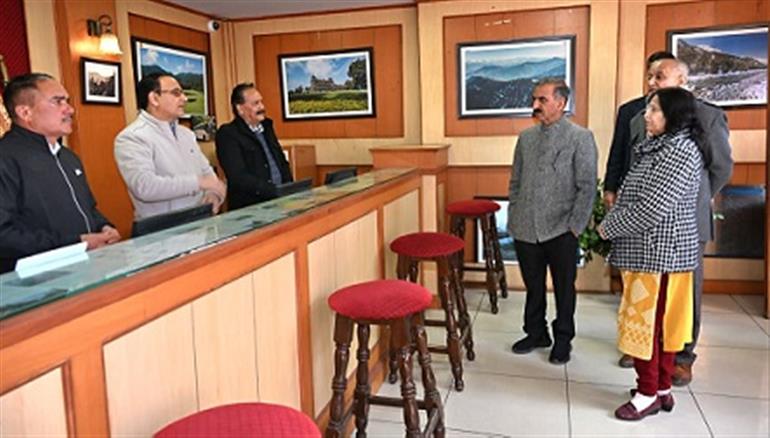 Himachal : CM Sukhu inspects Tourist Information Centre
