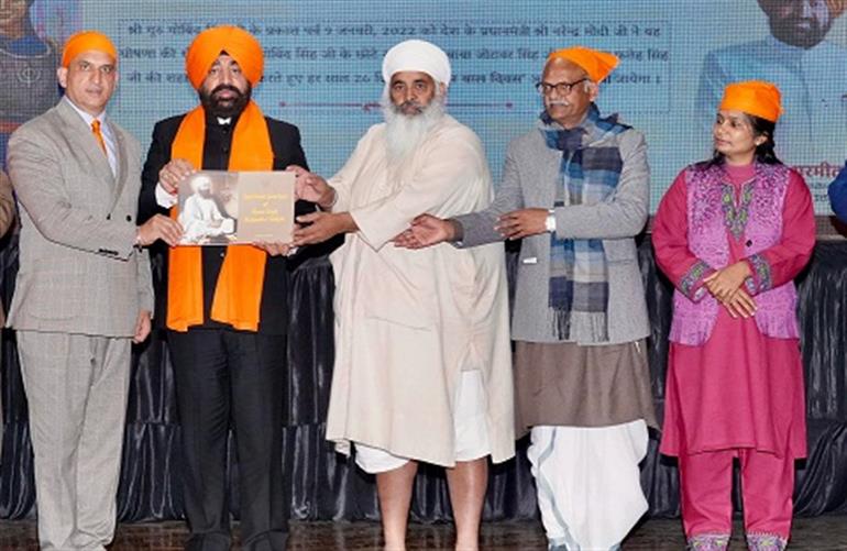 SIC Harpreet Sandhu’s Lirerary Pictorial Work on Veer Bal Diwas 2025 unveiled by the Governor of Uttarakhand at Lok Bhawan, Dehradun