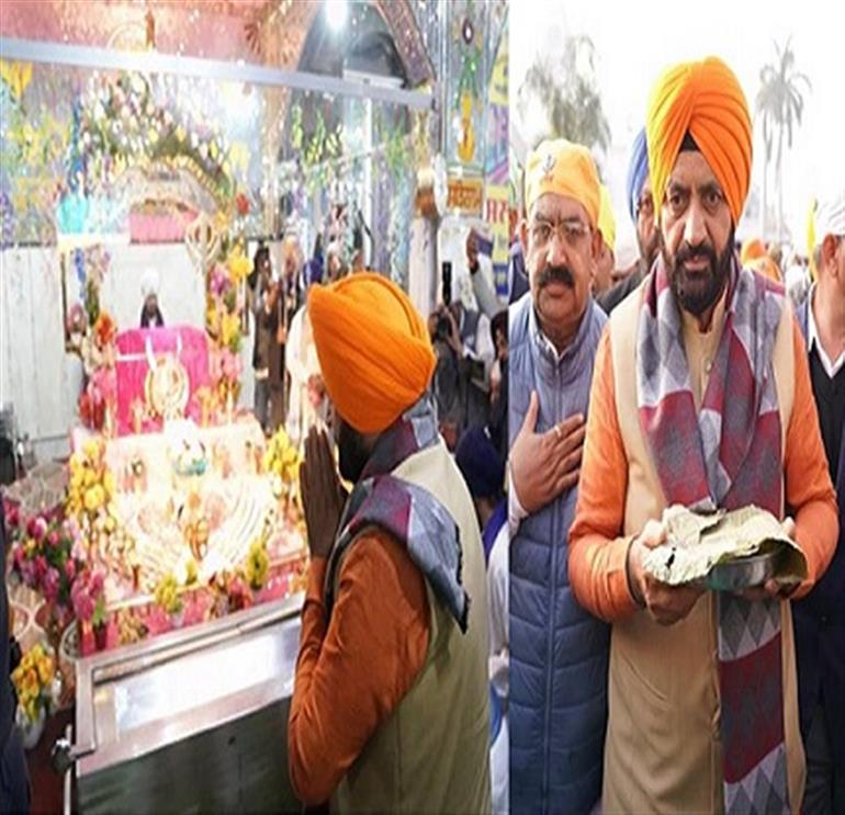 CM Saini Pays Homage to Sahibzadas at Gurdwara Sri Fatehgarh Sahib