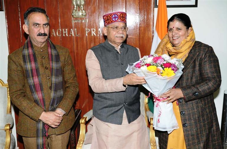 CM exchanges New Year greetings with Governor
