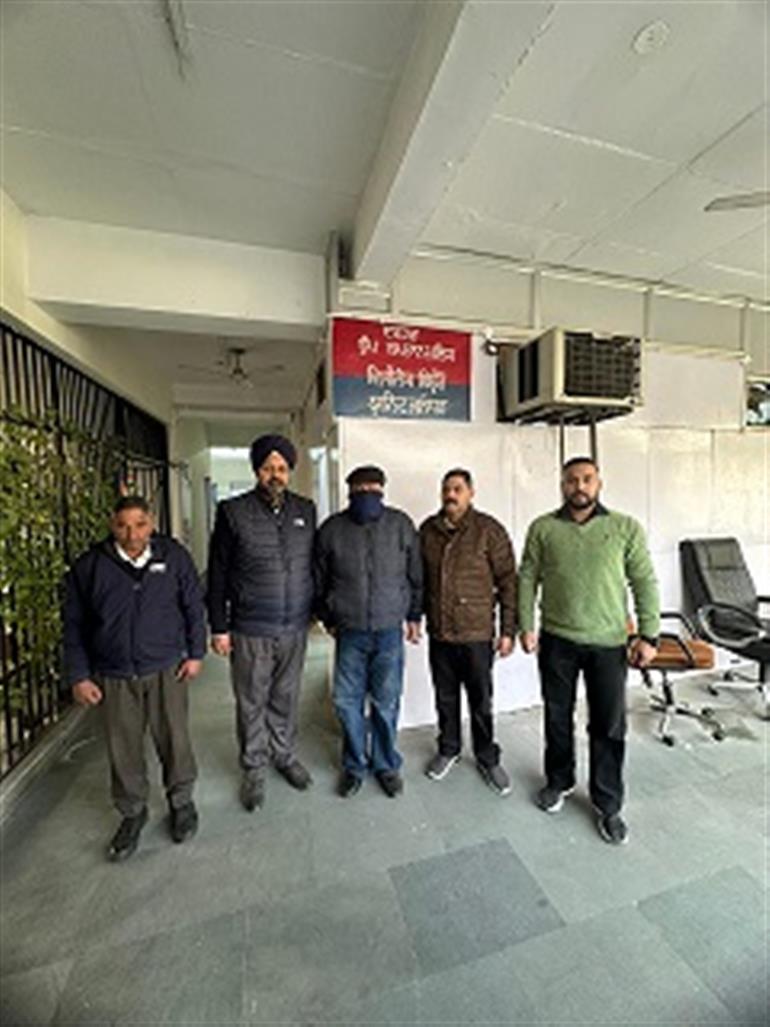 VB Nabs Clerk Red Handed Accepting Bribe of Rs 2000