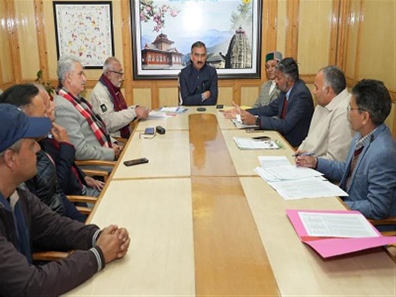 CM assures to raise the concern of apple orchardists with Union Govt