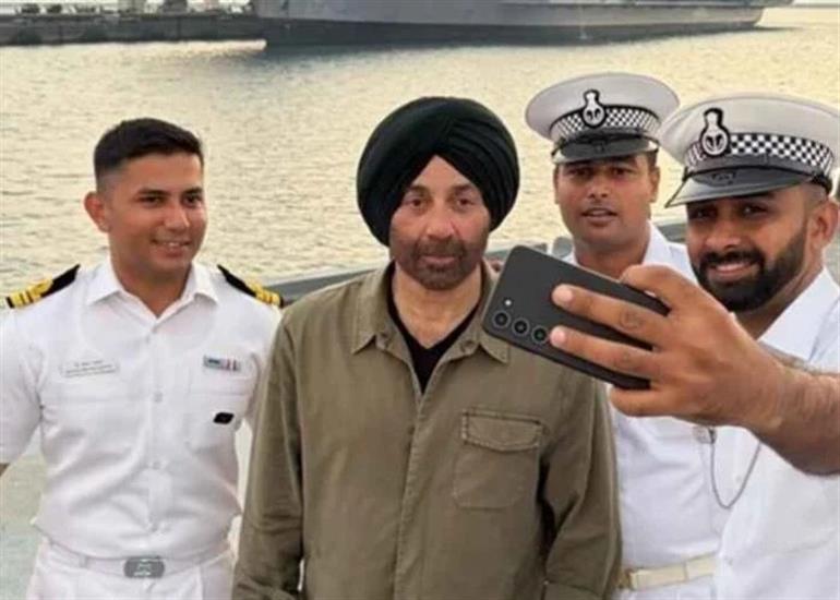 Sunny Deol Poses with Indian Navy at INS Vikrant, Says—‘Hindustan Meri Jaan’ 