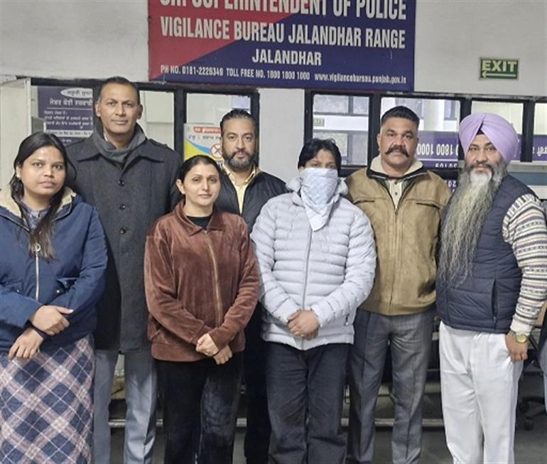 VB nabs contractual employee red handed accepting bribe of Rs 4,000