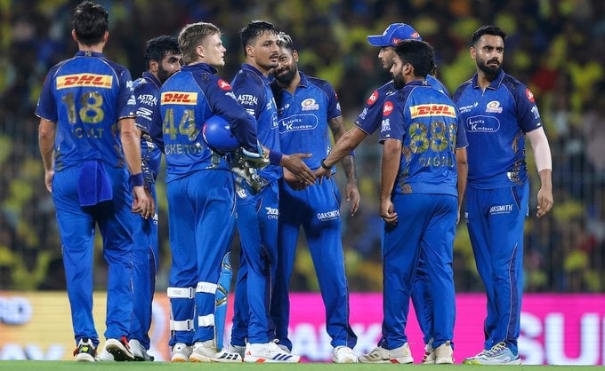 BCCI Releases Tough New IPL Guidelines : “Avoid Unwanted Visitors, Beware of Honey Traps”