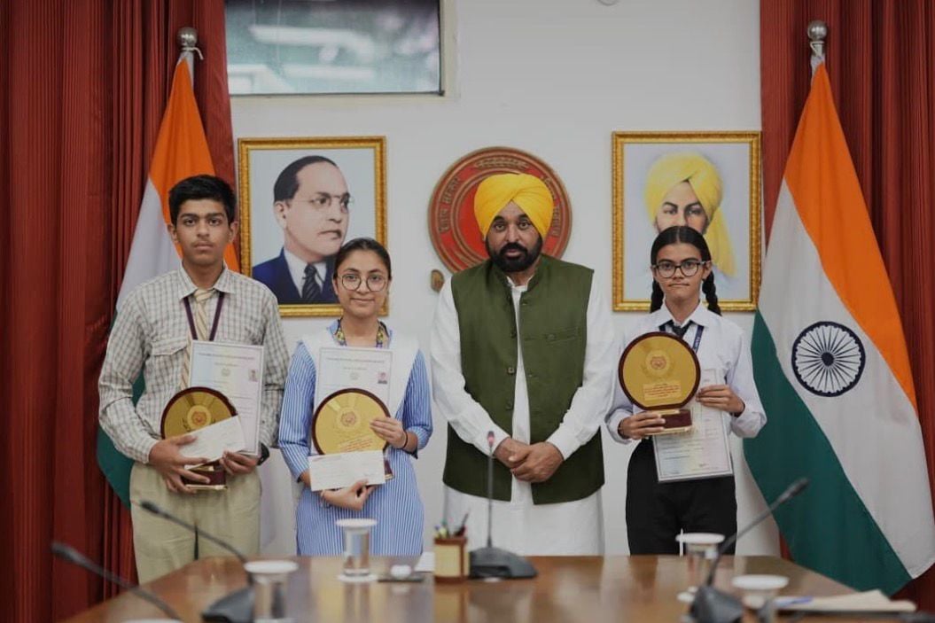 Punjab CM Bhagwant Mann Meets PSEB Class 10 Toppers, Congratulates Students and Parents