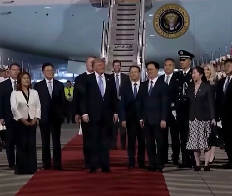 Trump Lands in Beijing, Xi Jinping’s Absence at Airport Sparks Diplomatic Signals