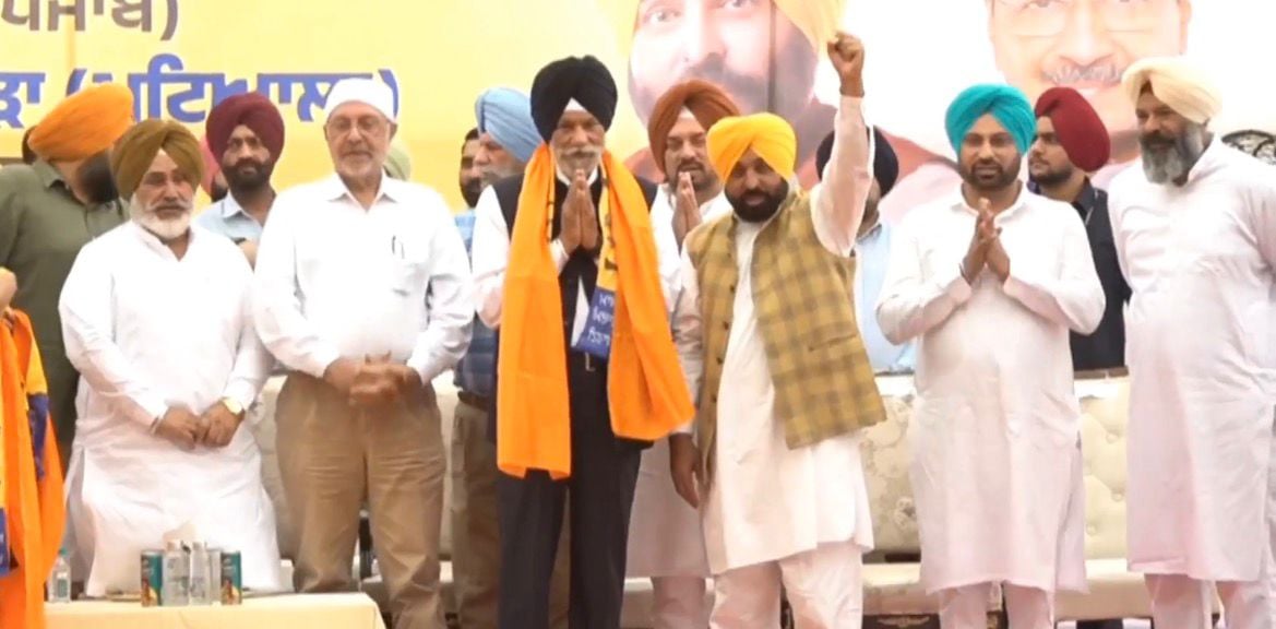 Former Akali Leader Surjit Rakhra Joins AAP; CM Bhagwant Mann Inducts Him in Patiala