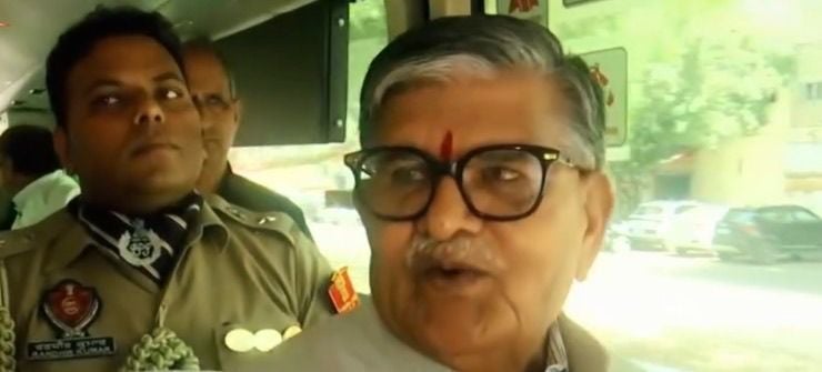 Chandigarh Governor Takes CTU Bus to Office on ‘No Car Day’, Urges Citizens to Use Public Transport