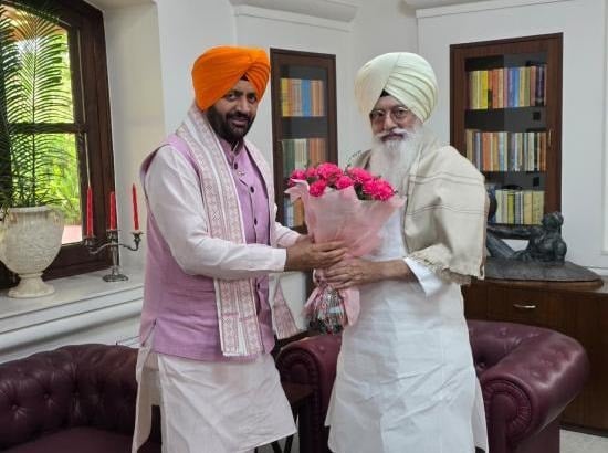 Nayab Singh Saini Meets Dera Beas Chief Baba Gurinder Singh, Seeks Blessings