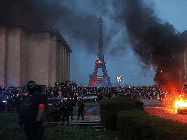 PSG Win Second Consecutive Champions League Title; Celebrations Turn Violent 