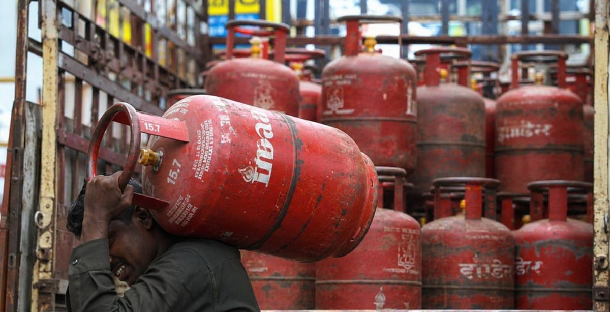 Domestic LPG Cylinder Price Hiked by ₹29; 14.2 kg Refill Now Costs ₹942
