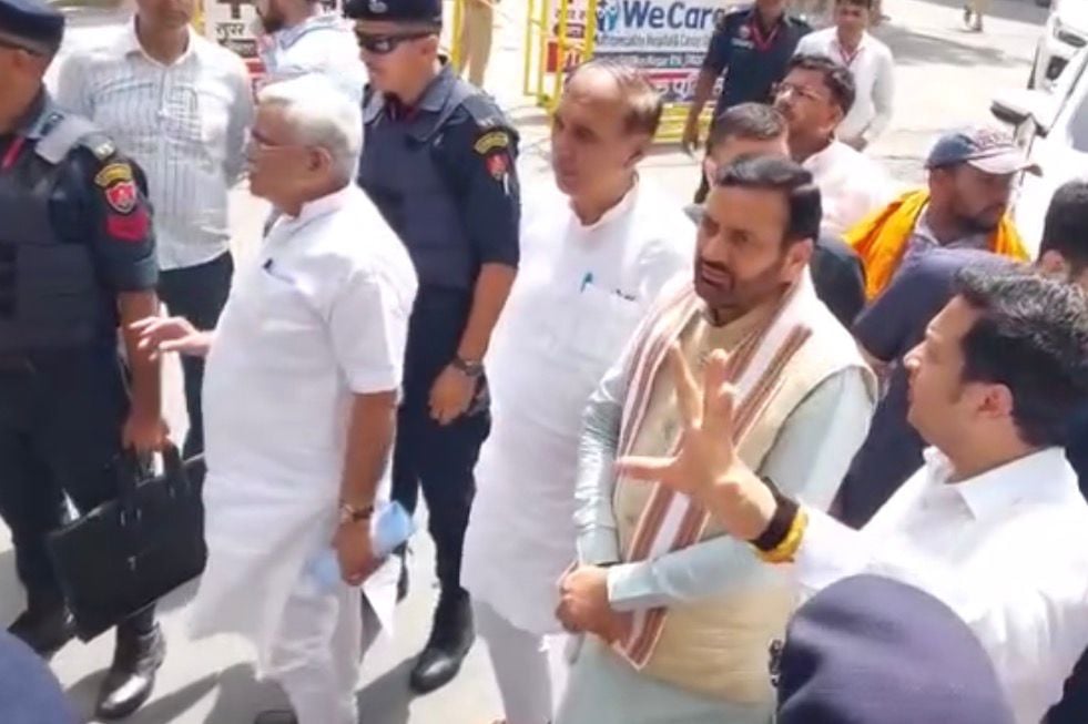 Haryana CM Announces Compensation for Rohtak Fire Victims, Visits D-Park Tragedy Site