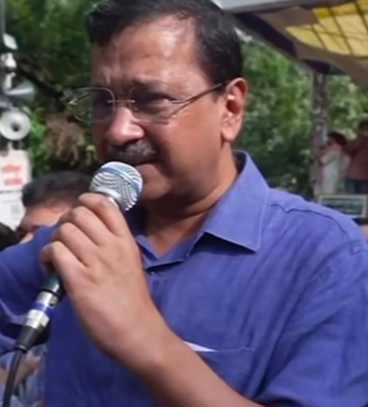 Kejriwal Joins Students at Jantar Mantar, Accuses Police of Brutality, Offers Legal Support