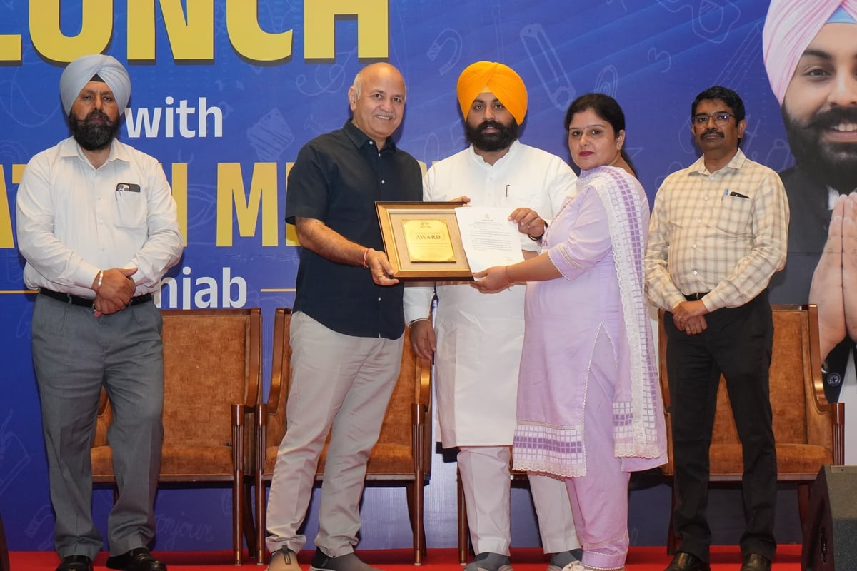 Punjab records sharp rise in national-level exam; Harjot Bains, Manish Sisodia honour school heads