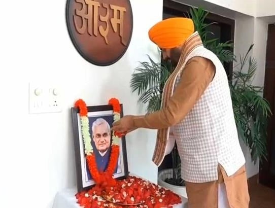 Haryana Chief Minister Nayab Singh Saini Pays Tribute to Atal Bihari Vajpayee, Says His Ideas Will Continue to Guide the Nation