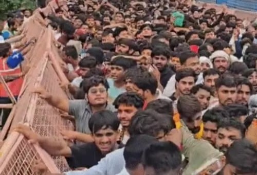 Ujjain Sees massive rush on Sawan Somwar, 13 devotees fall ill