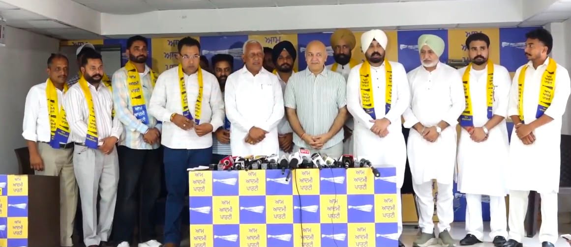 Sunmeek Singh Hanry joins AAP, quits congress after 20 years