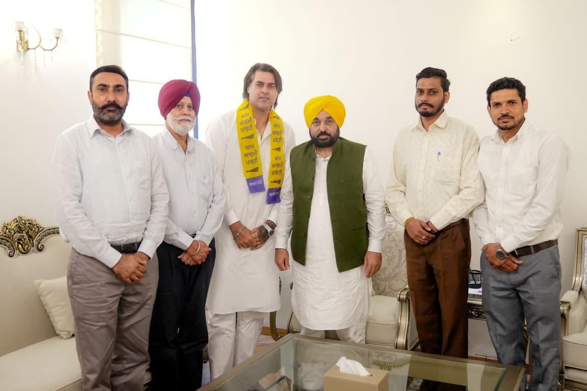 Former cricketer Manpreet Gony Joins AAP, begins political innings