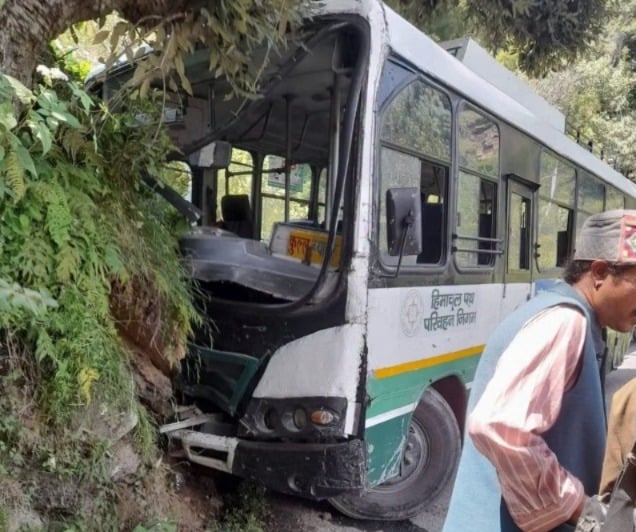 HRTC bus accident in Kullu: brakes fail, driver steers bus into Hill to avert major tragedy