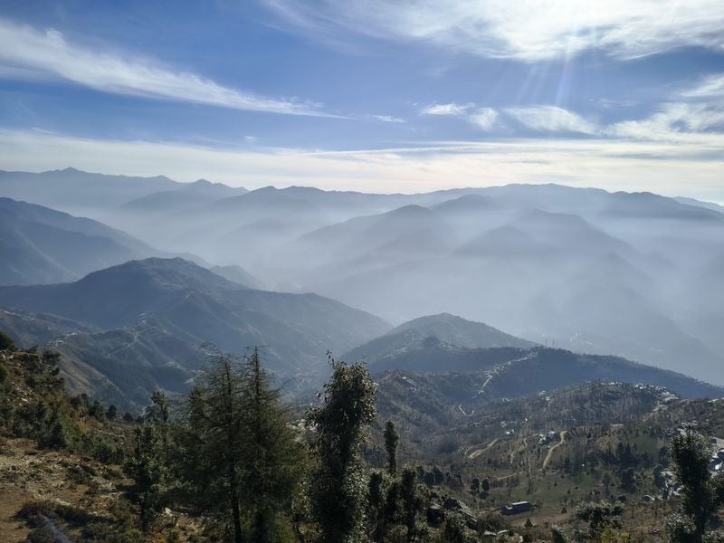 Nature’s Fury Hits Himachal: Heavy Downpour Paralyzes Life, Over 64 Roads Closed, 'Yellow Alert' Issued for Next 4 Days