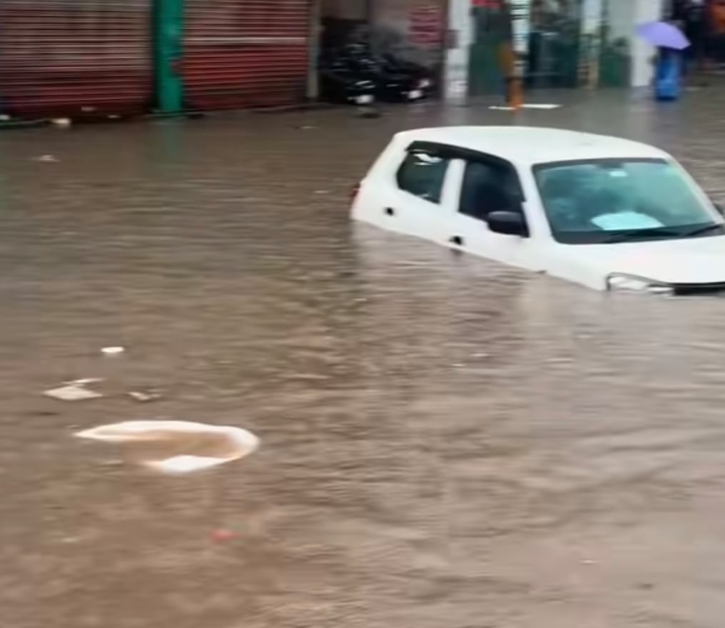 Heavy rain disrupts normal life across Delhi-NCR; waterlogging and traffic jams reported