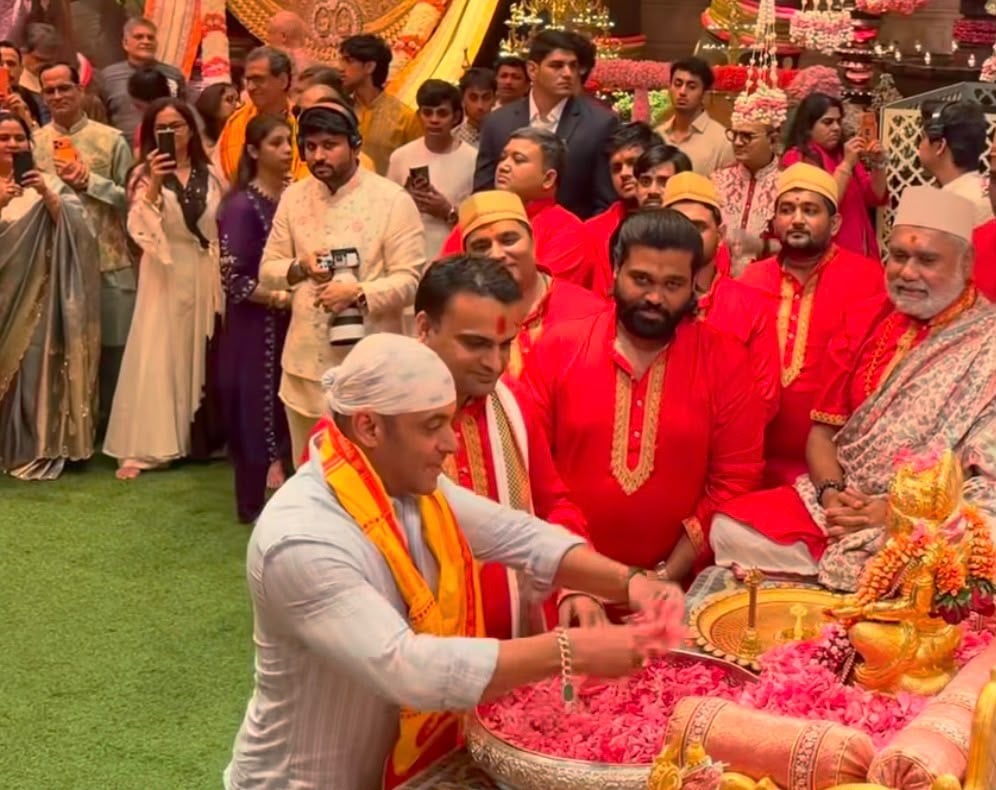 Salman Khan joins Ambani Family’s Ganpati Celebrations at Antilia