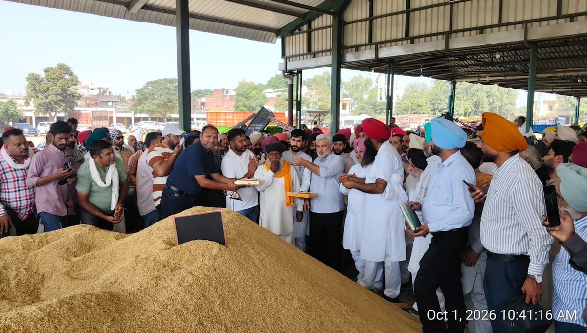 Kataruchak inaugurates paddy procurement at Batala grain market